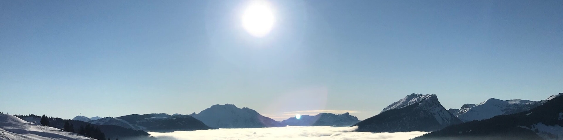 Pleasant afternoon in Le Grand Bornand - Alps 
Nice slopes for skiers and snowboarders
#france #legrandbornand #lifeatexpedia #alps