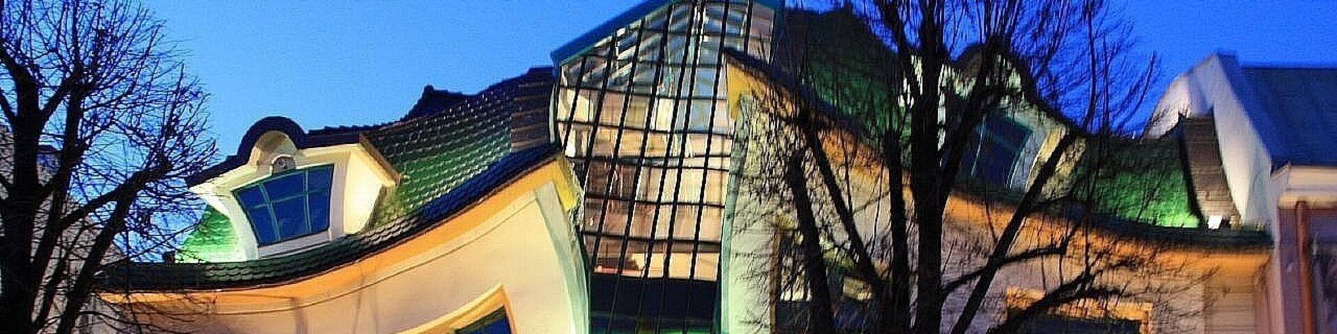 The Crooked House, Sopot, Poland đ”đ± a quirky building on the Main Street in the lovely beach town of Sopot. It houses some shops and offices and attracts large crowds! Sopot is one of the 3 cities known as the Tri-City area in Northern Poland along with GdaĆsk and Gdynia. Itâs very charming and laid back with a beautiful, clean beach, the longest wooden pier in Europe and many shops, bars, restaurants etc.