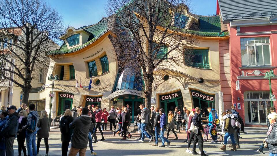 Believe it or not this is totally real!
#Crookedhouse Krzywy Domek in Sopot, Poland!
#trovember