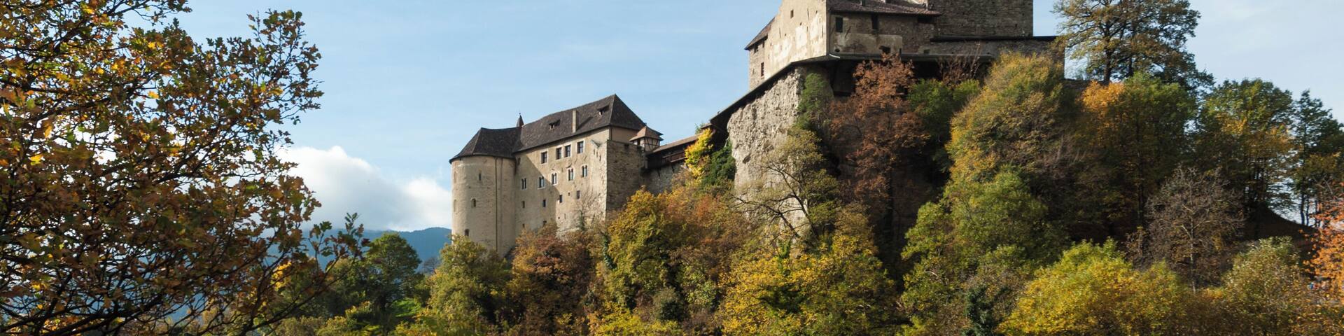 This media shows the cultural heritage monument with the number 17576 in South Tyrol.