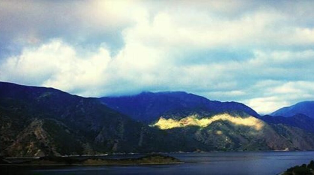 The wonderful Pyramid Lake before you come into Los Angeles. I had to take it from the highway but my iPhone didn't do to bad!