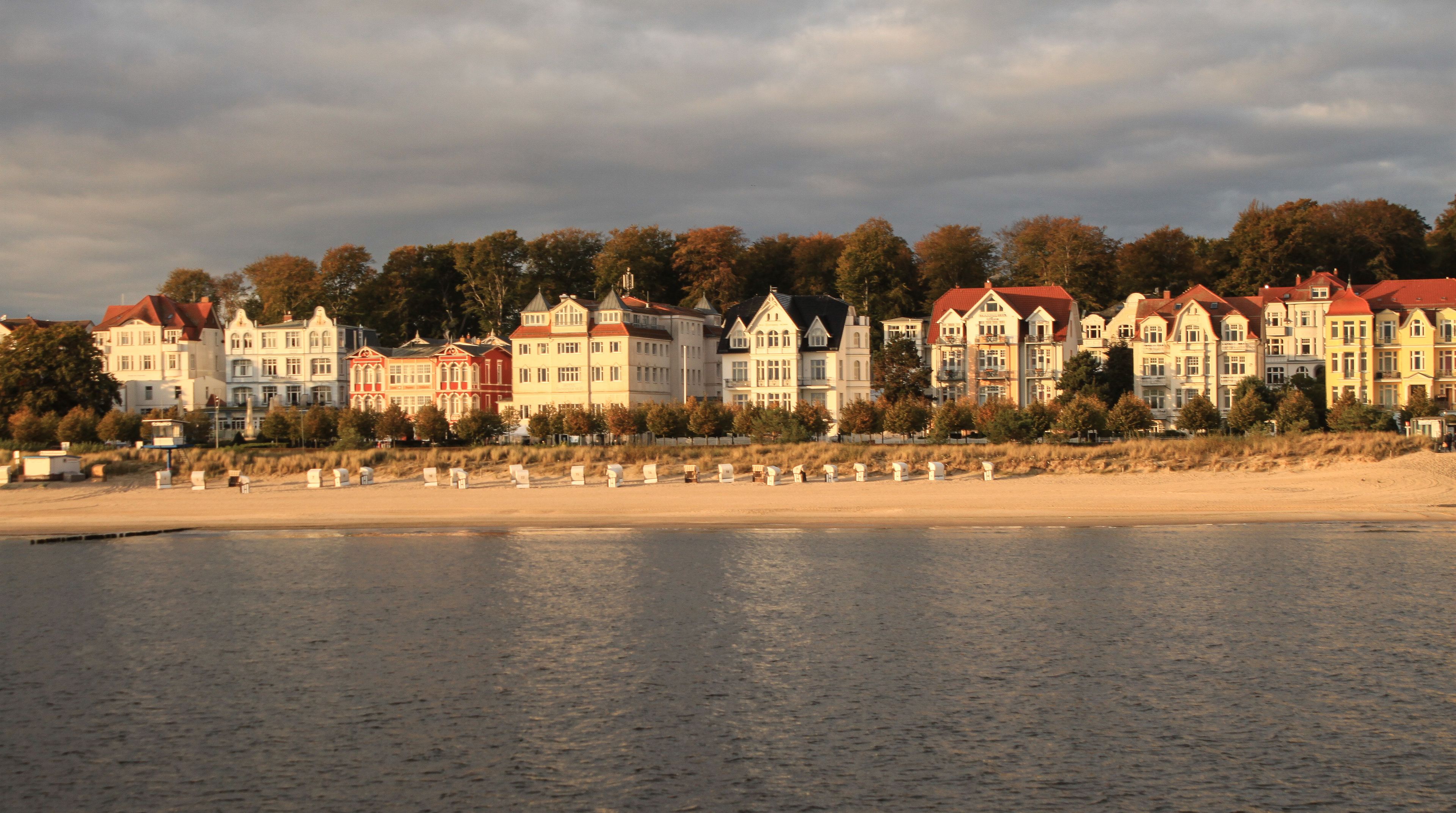 Seebad Bansin; Bäderarchitektur im Morgenlicht