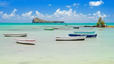 C43XKG Boats at the public beach at the Butte a l'Herbe in Grand Gaube, Riviere Du Rempart, Mauritius.