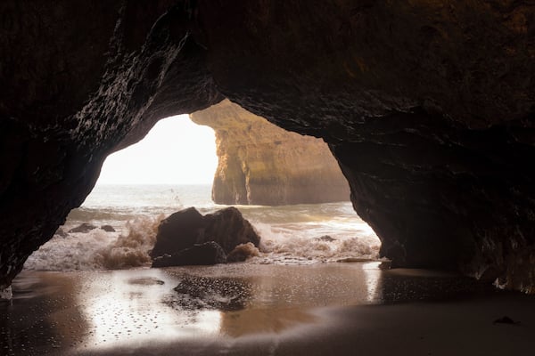 Under the arch to the secluded #beach.
The southern coast of #Portugal provided many picturesque places.
#FindingTheUniverse
