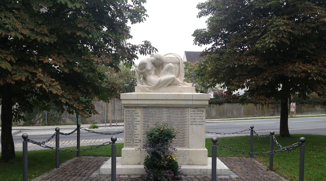 This is a photograph of an architectural monument. It is on the list of cultural monuments of Bayern, no. D-1-79-145-10