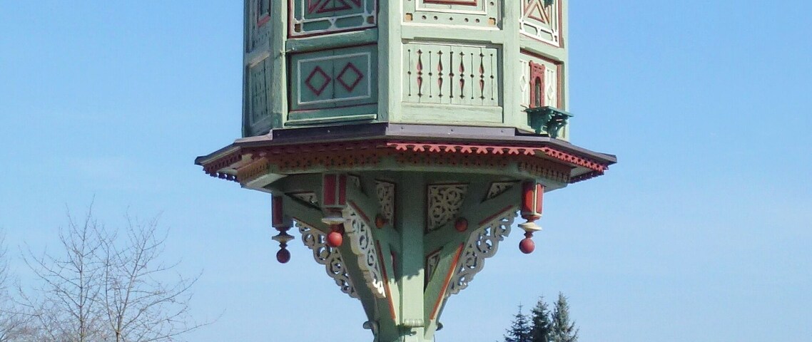 Puchheim Ort, Augsburger Straße 1, ehemaliger Taubenkobel. Ansicht aus SO