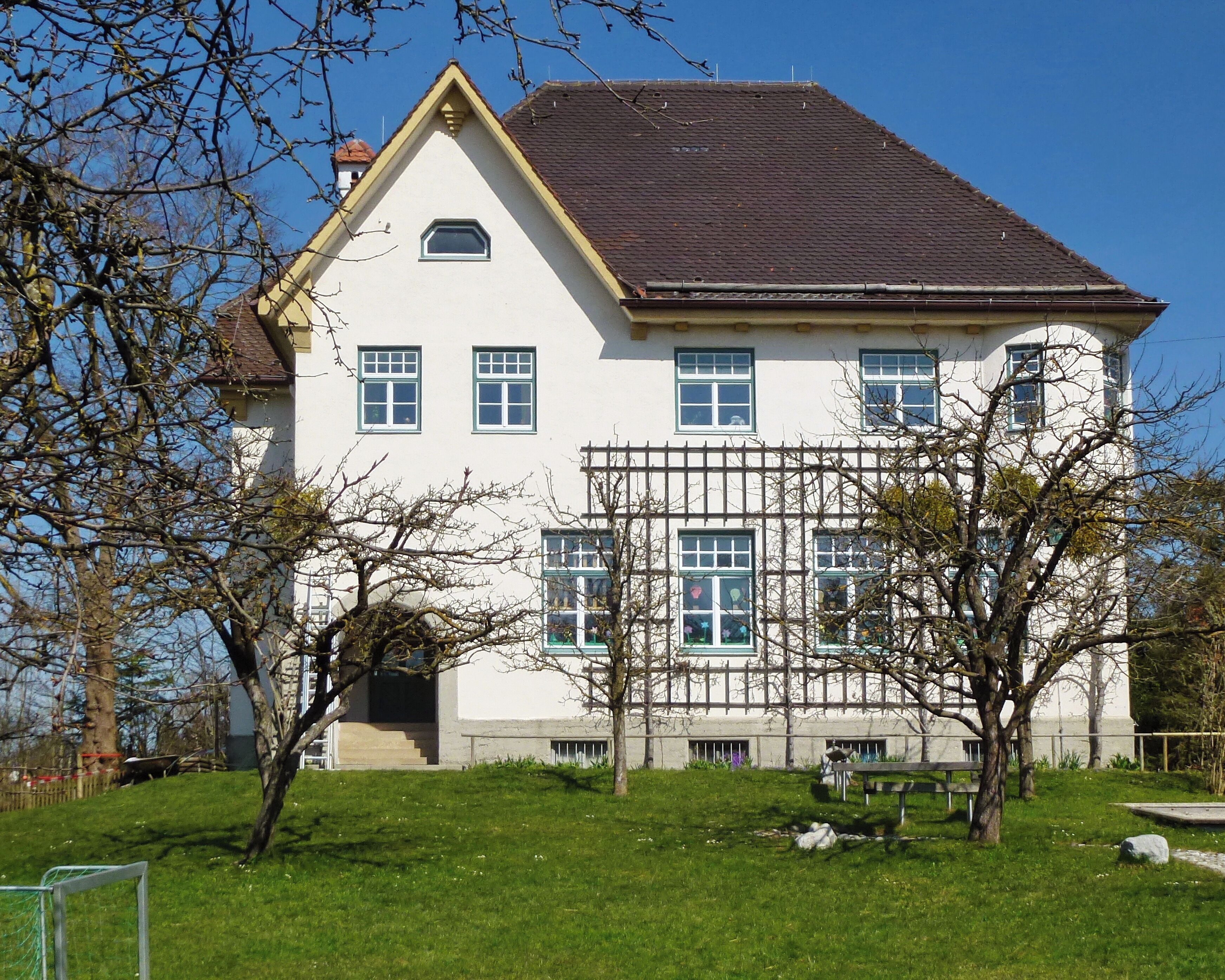 Windach-Schöffelding, Peter-Endres-Str.1, Ehemaliges Schulhaus, Ansicht von S