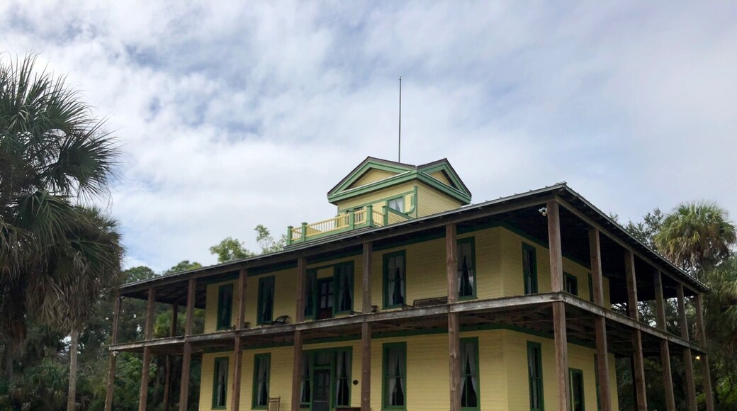 Interesting history here at Koreshan State Park. Dr Cyrus Teed, who changed his name to Koresh brought his followers from
Chicago to this property in Estero, Florida in 1894. Originally trained as a medical doctor, Dr Teed became disillusioned with the inhumanity of medicine during the Civil War. He became âilluminatedâ working in his laboratory in 1869 and founded a communal society based on his ideas of communal living, communal property, and his religious and scientific theories. With everyone working for the good of all. This original building, dating to 1904, is called Planetary Court. It housed the governing council of Koreshan. The council was made up of 7 women each of whom had their own room within this building. They were responsible for the day to day running of the Settlement.