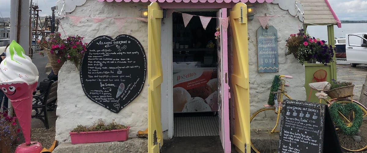 This little shop sells tea, coffee, other drinks, and most importantly— ice cream! It was delicious and affordable, and was a nice treat for walking near the dock and small beach alongside it. #Ireland #Skerries #Coast #Treats #IceCream