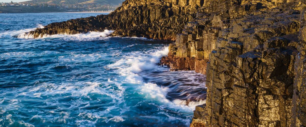 Felsküste von Kiama in New South Wales Australien bei Sonnenaufgang