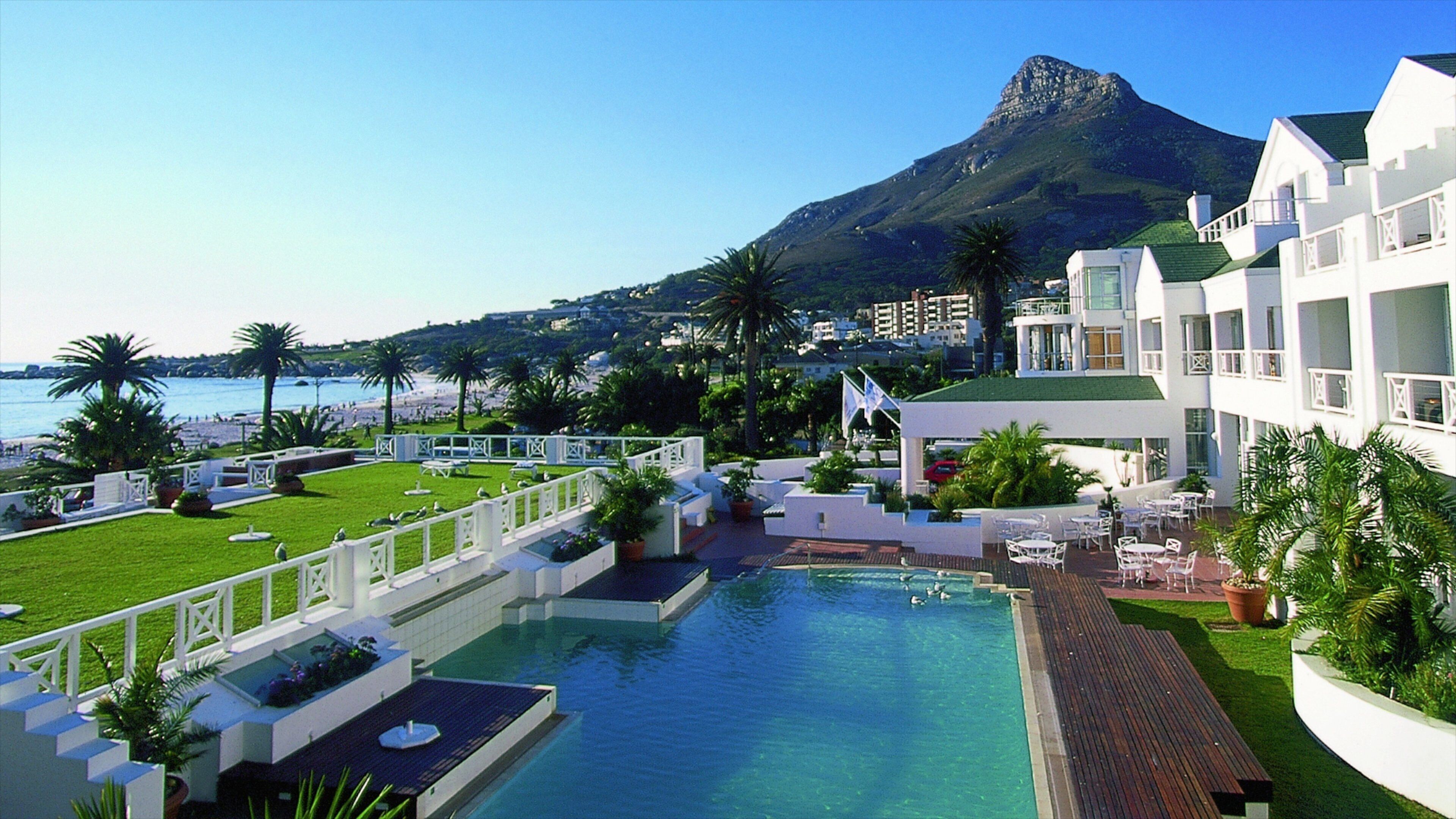 Camps Bay showing a luxury hotel or resort