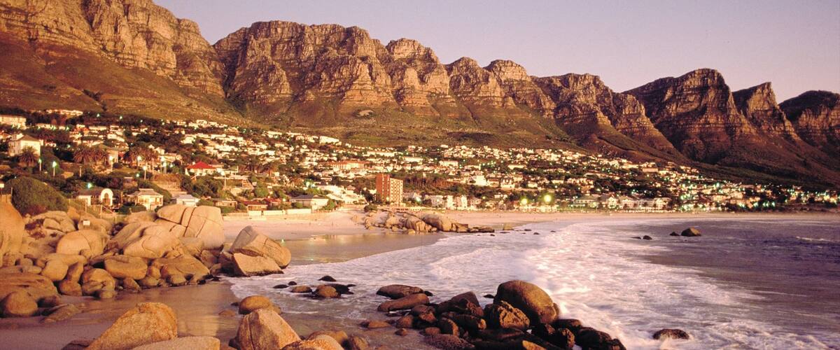 Faubourg Camps Bay qui includes ville côtière, vues littorales et panoramas