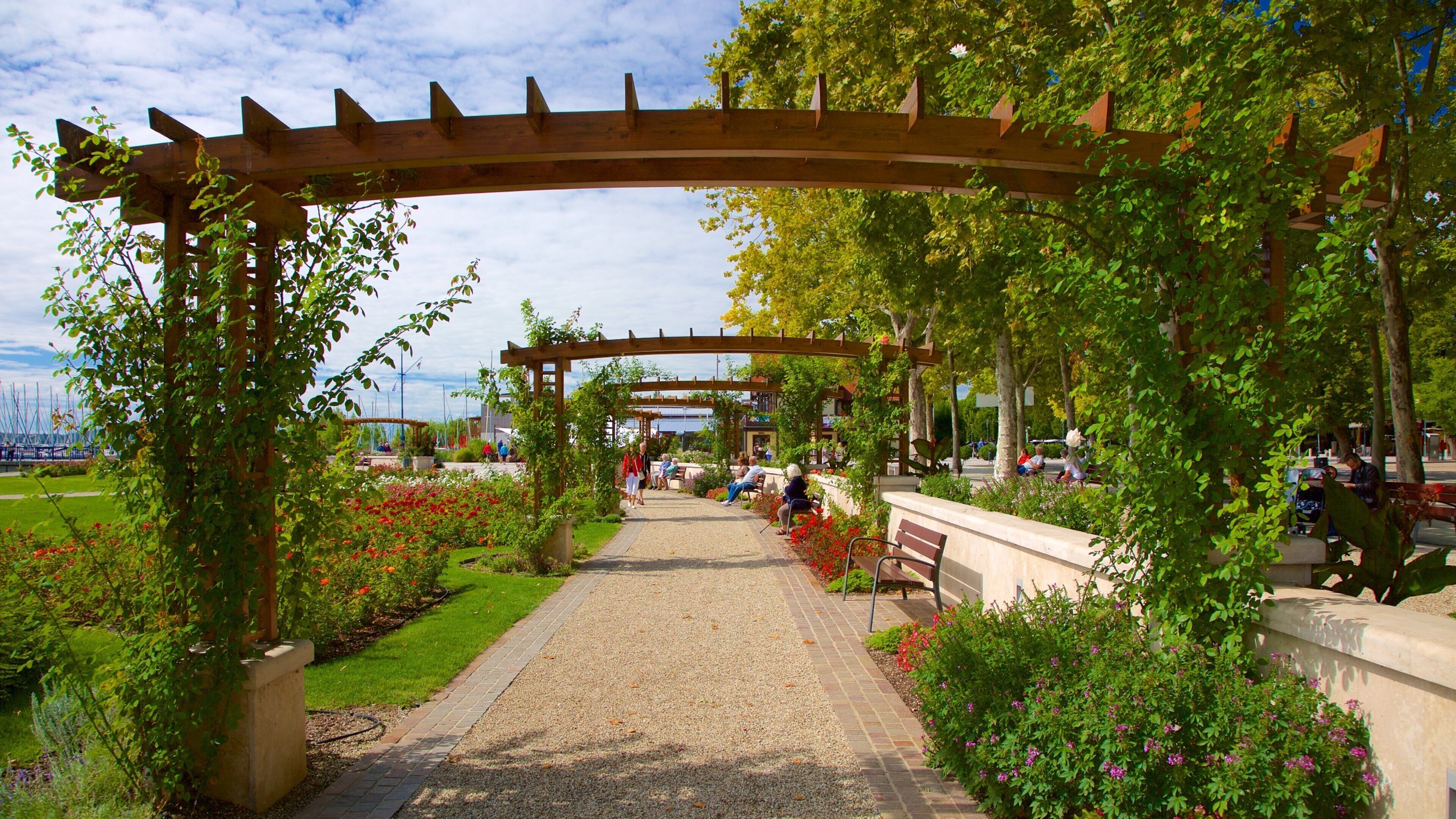 Balatonfured showing a park