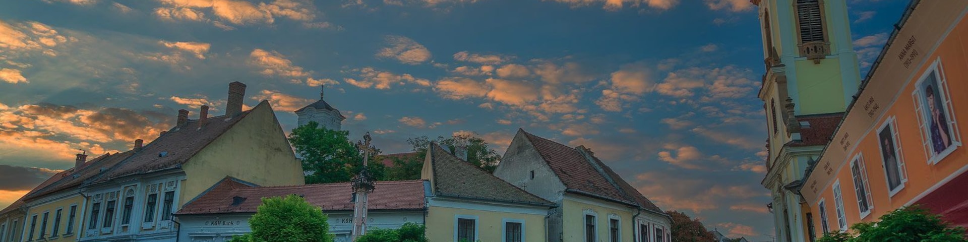 The main square of Szentendre is surrounded with Baroque style architecture.
A day for half a day here? http://www.alwayswanderlust.com/szentendre-a-stones-throw-from-budapest/