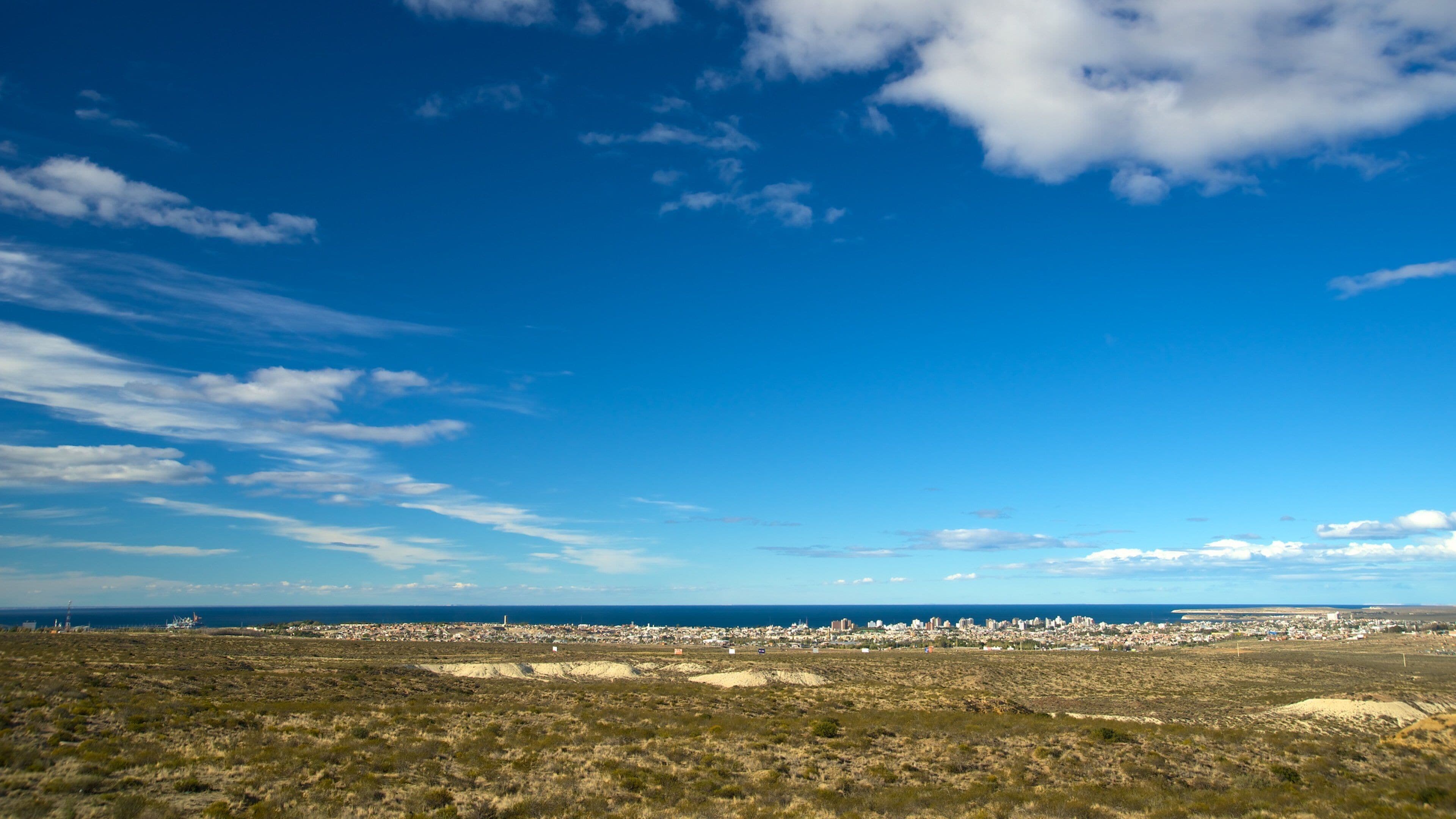 Patagonië bevat een stad, landschappen en vredige uitzichten