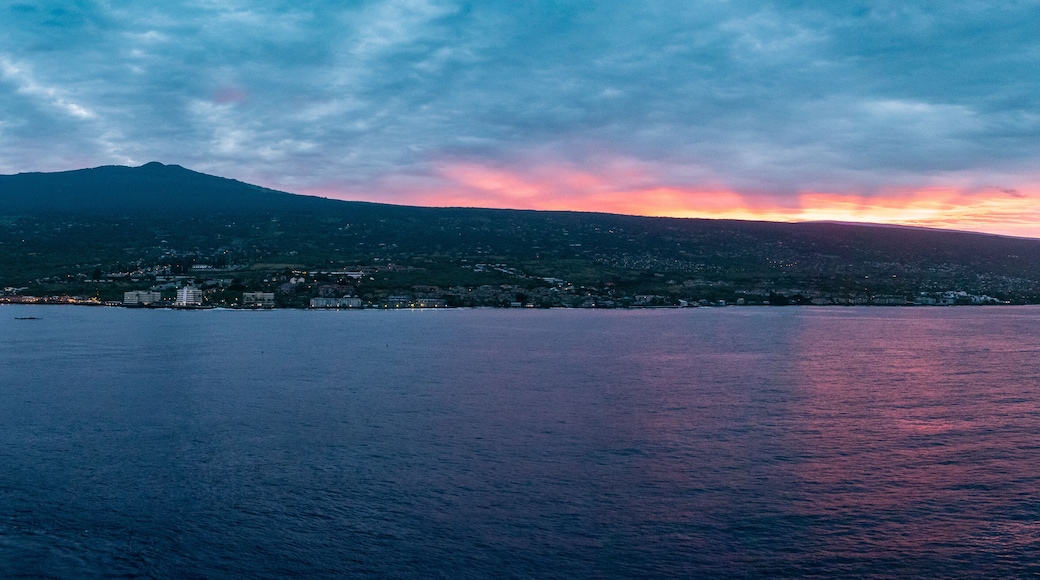 Sunrise scenery of Kailua Kona on the Big Island of Hawaii.