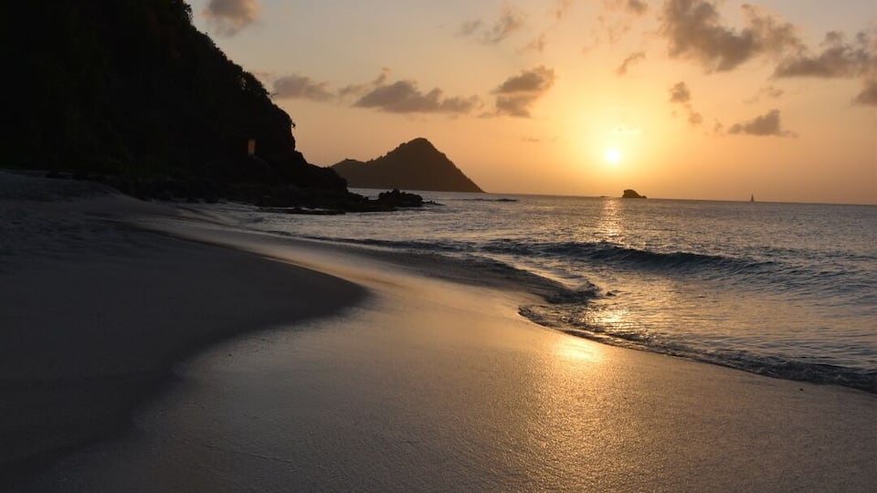 In January, the sun sets about 6:00 p.m. It's hard to get a bad view here. Breathtaking. This is from the beach of BodyHoliday. At this time of day they serve tea and cakes, a delightful way to watch the sun splash into the ocean.
#LifeAtExpediaGroup