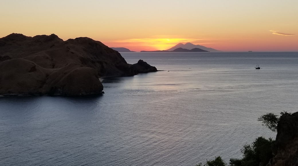 Sebayur Island sunset within Komodo Natl. Park
Stay at Komodo Divers Resort
#KomodoIslands #indonesia #OrbitzTravel