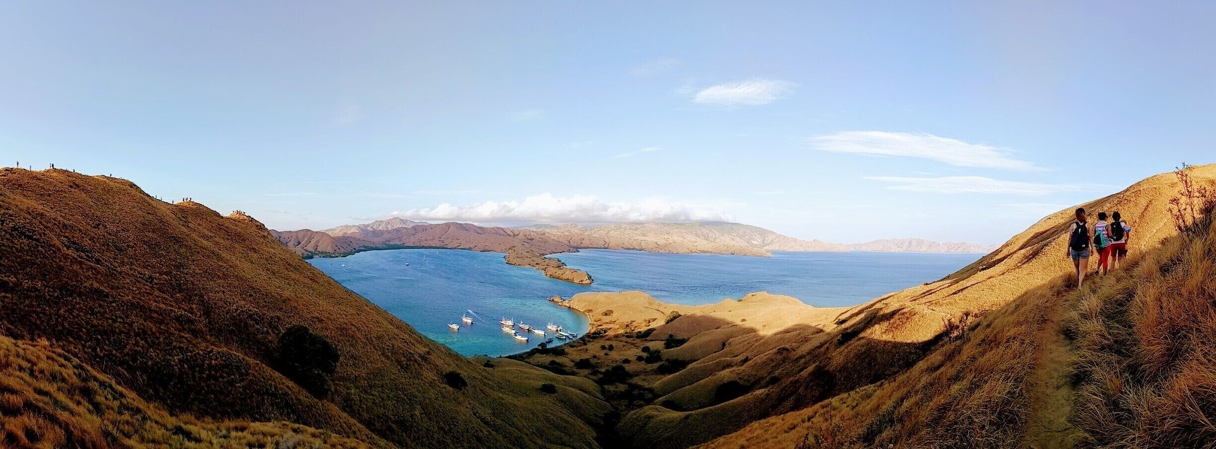 We were hiking along Padar Island, going back track is to the other side of the island.