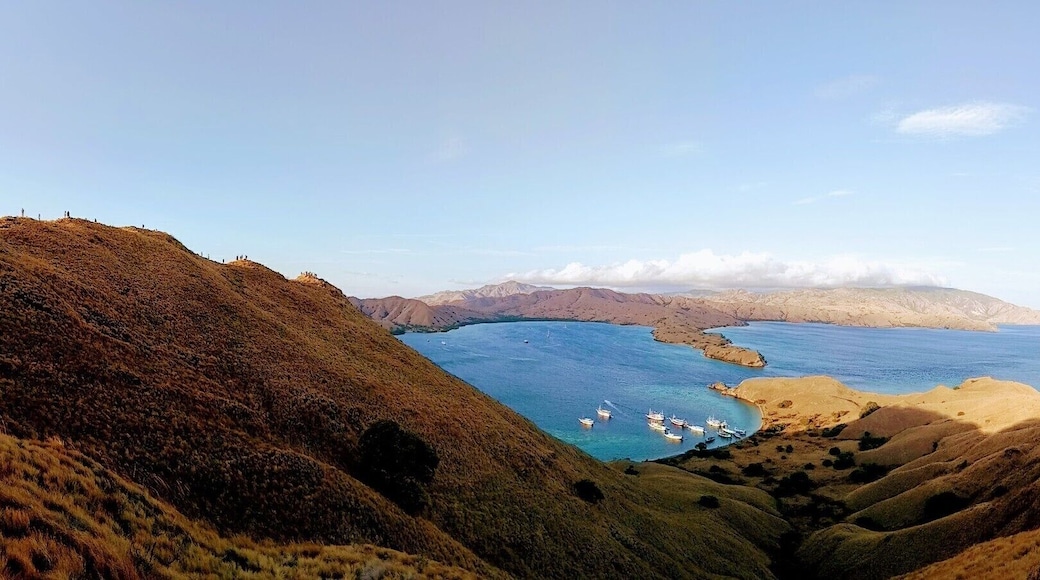 We were hiking along Padar Island, going back track is to the other side of the island.