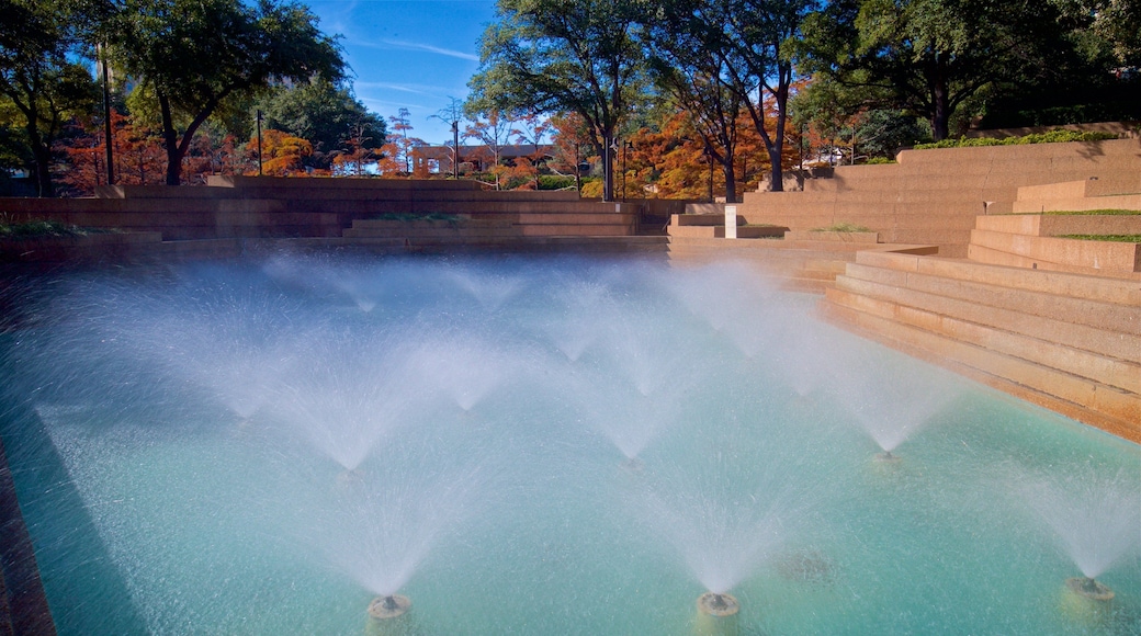 Fort Worth Water Gardens toont een fontein