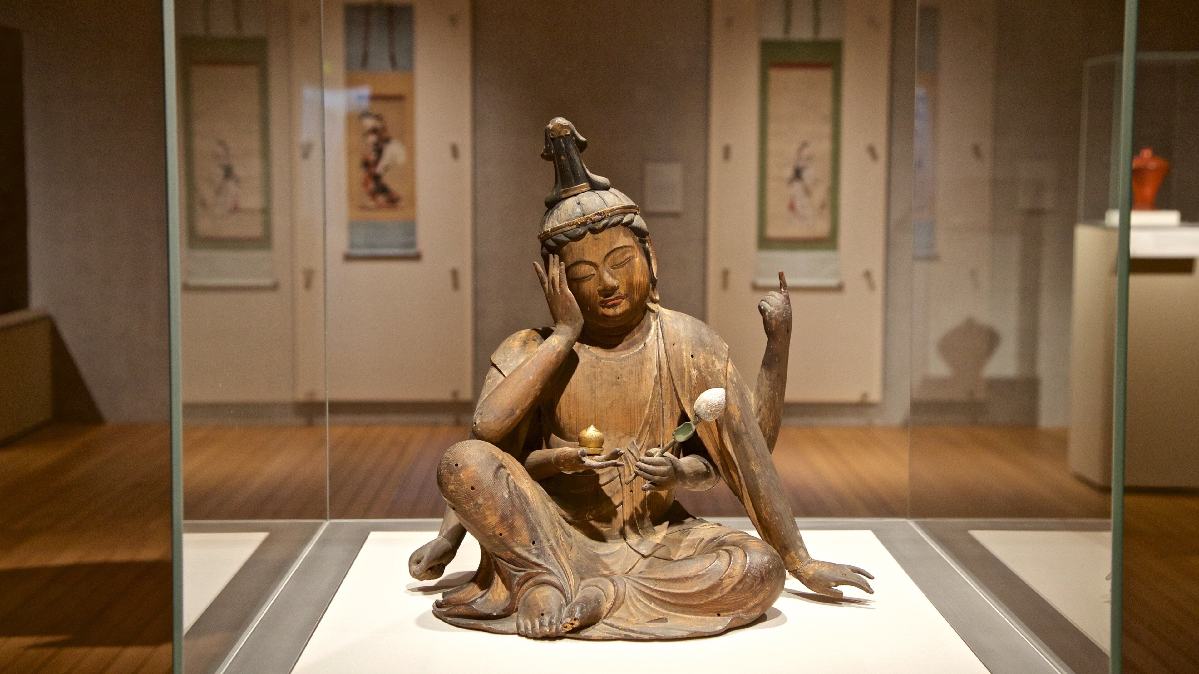 Kimbell Art Museum which includes interior views and art