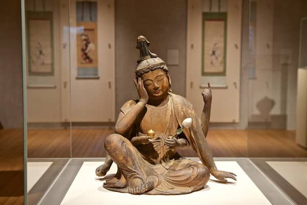 Kimbell Art Museum which includes art and interior views