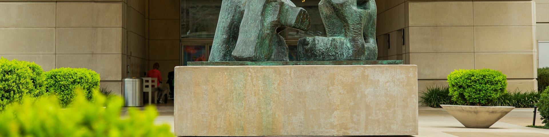 Dallas Museum of Art which includes signage