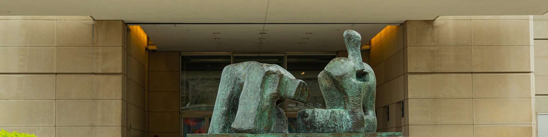 Dallas Museum of Art which includes signage