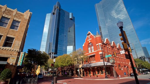 Sundance Square das einen Wolkenkratzer