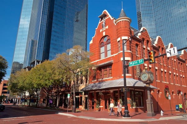 Sundance Square mostrando una ciudad y elementos del patrimonio