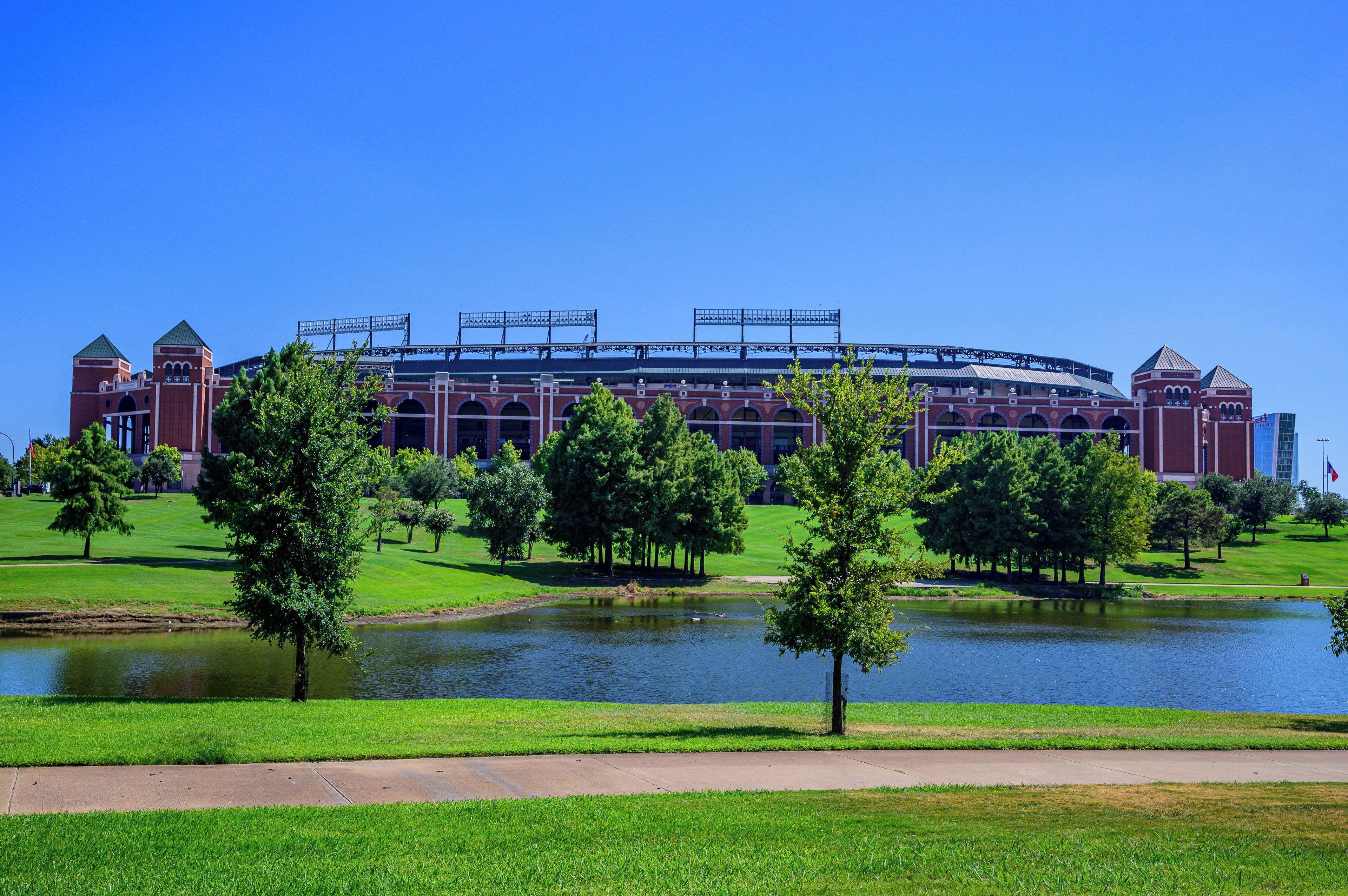 Dallas_GlobeLifeParkinArlington_500864-3