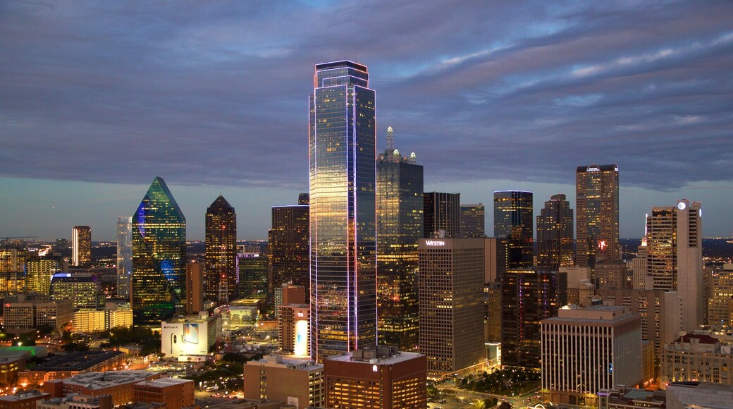 Reunion Tower which includes a high rise building, a city and landscape views