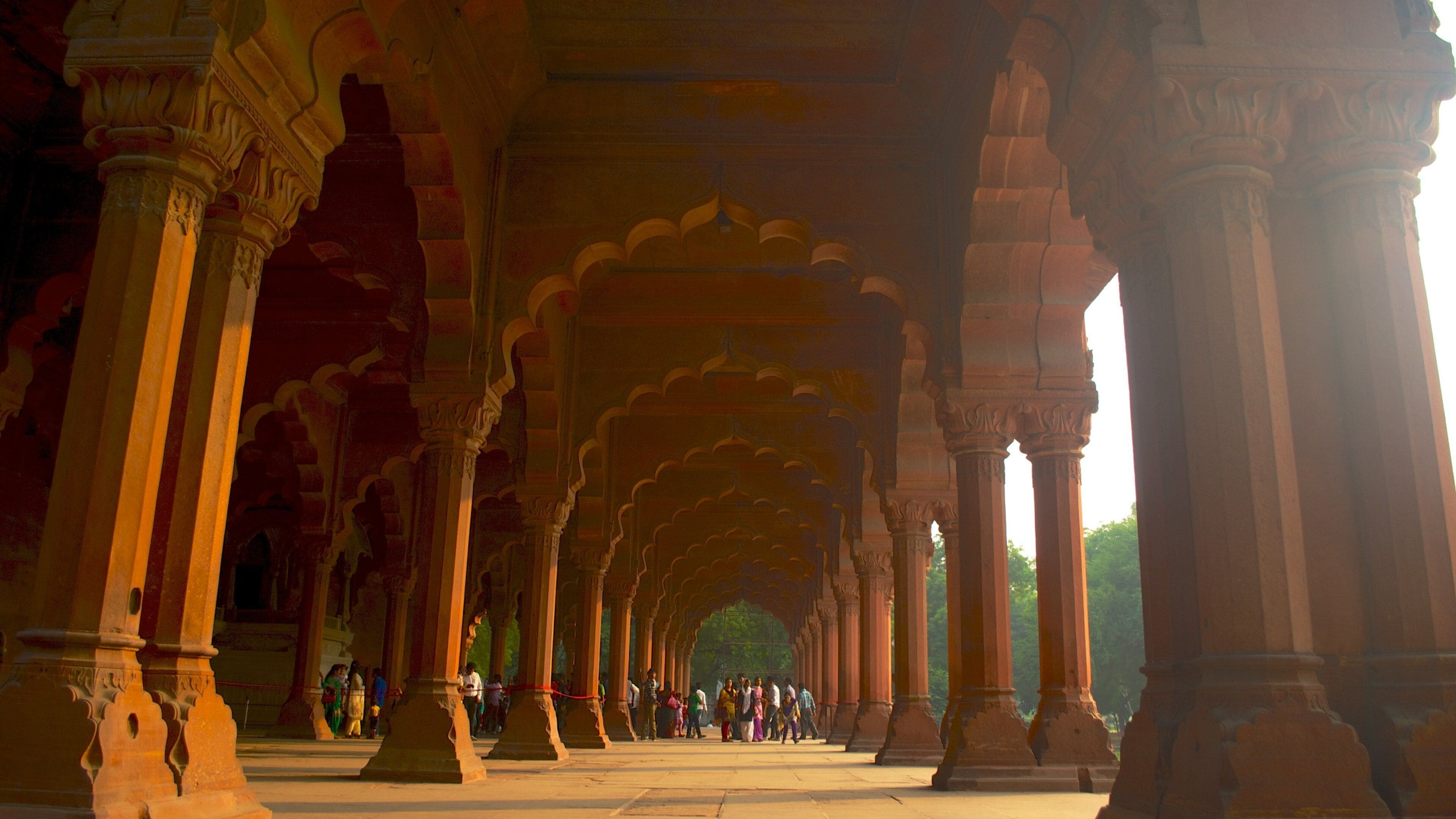 Red Fort which includes interior views, chateau or palace and heritage architecture