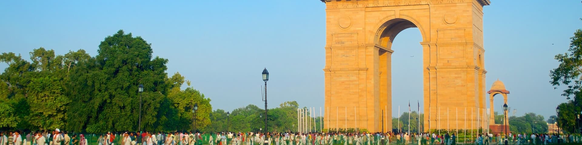 India Gate featuring a memorial, a monument and a park