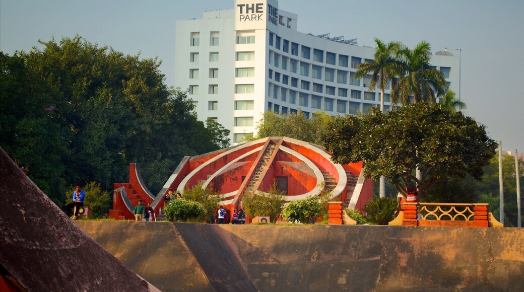 Jantar Mantar welches beinhaltet Outdoor-Kunst, Hotel und Stadt