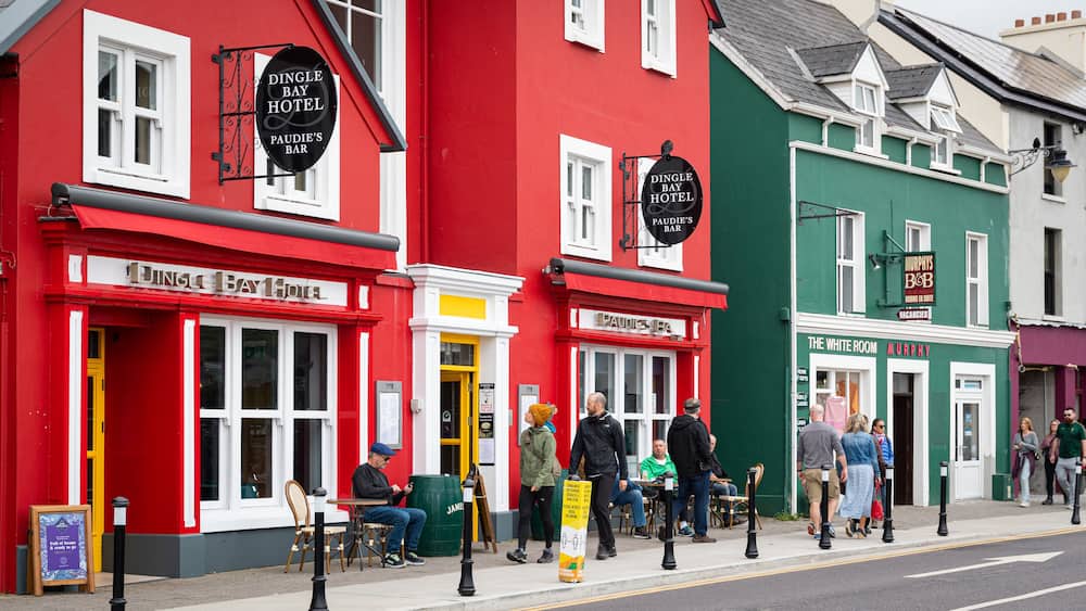 Dingle which includes street scenes