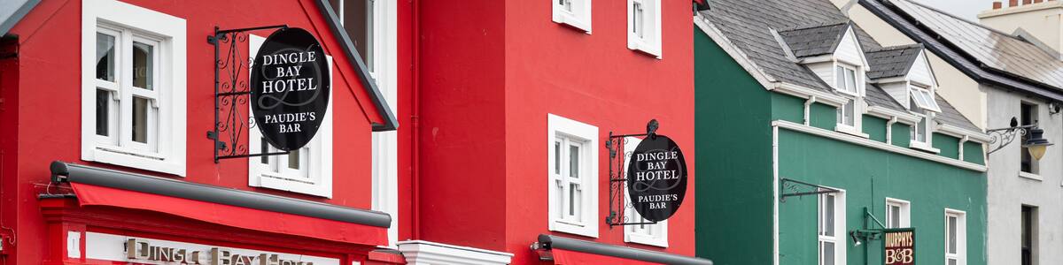 Dingle which includes street scenes