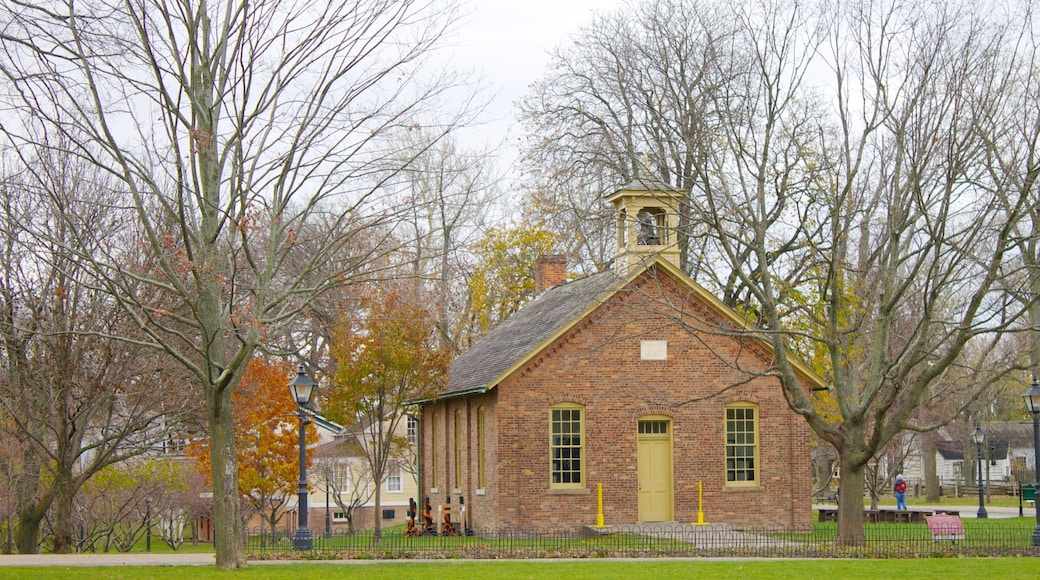 Greenfield Village qui includes maison et petite ville ou village