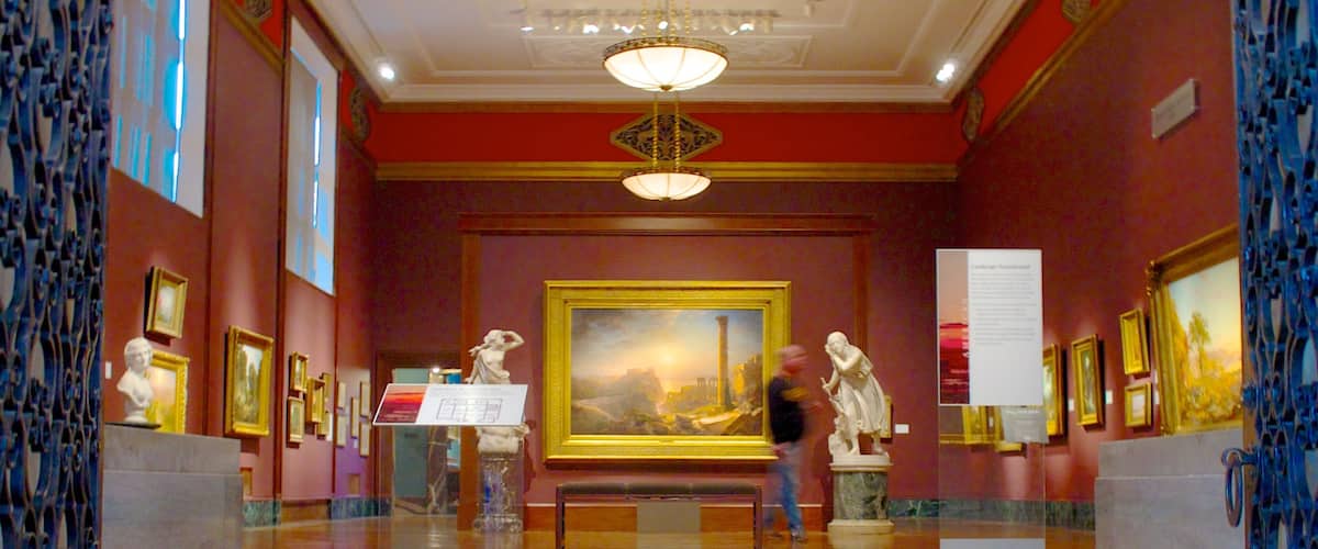Instituto de Arte de Detroit que incluye una estatua o escultura, arte y vistas interiores