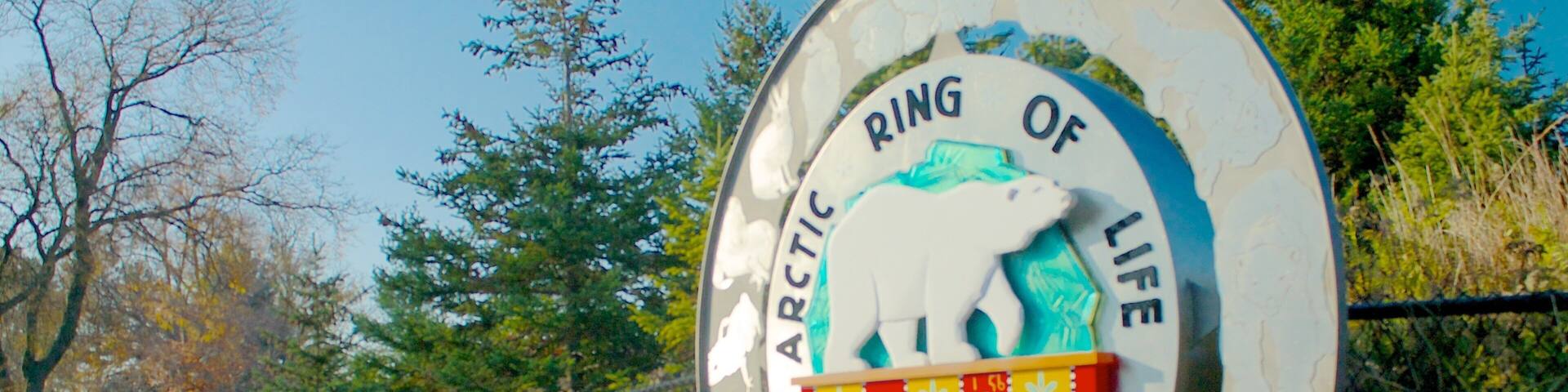 Detroit Zoo which includes landscape views, outdoor art and zoo animals