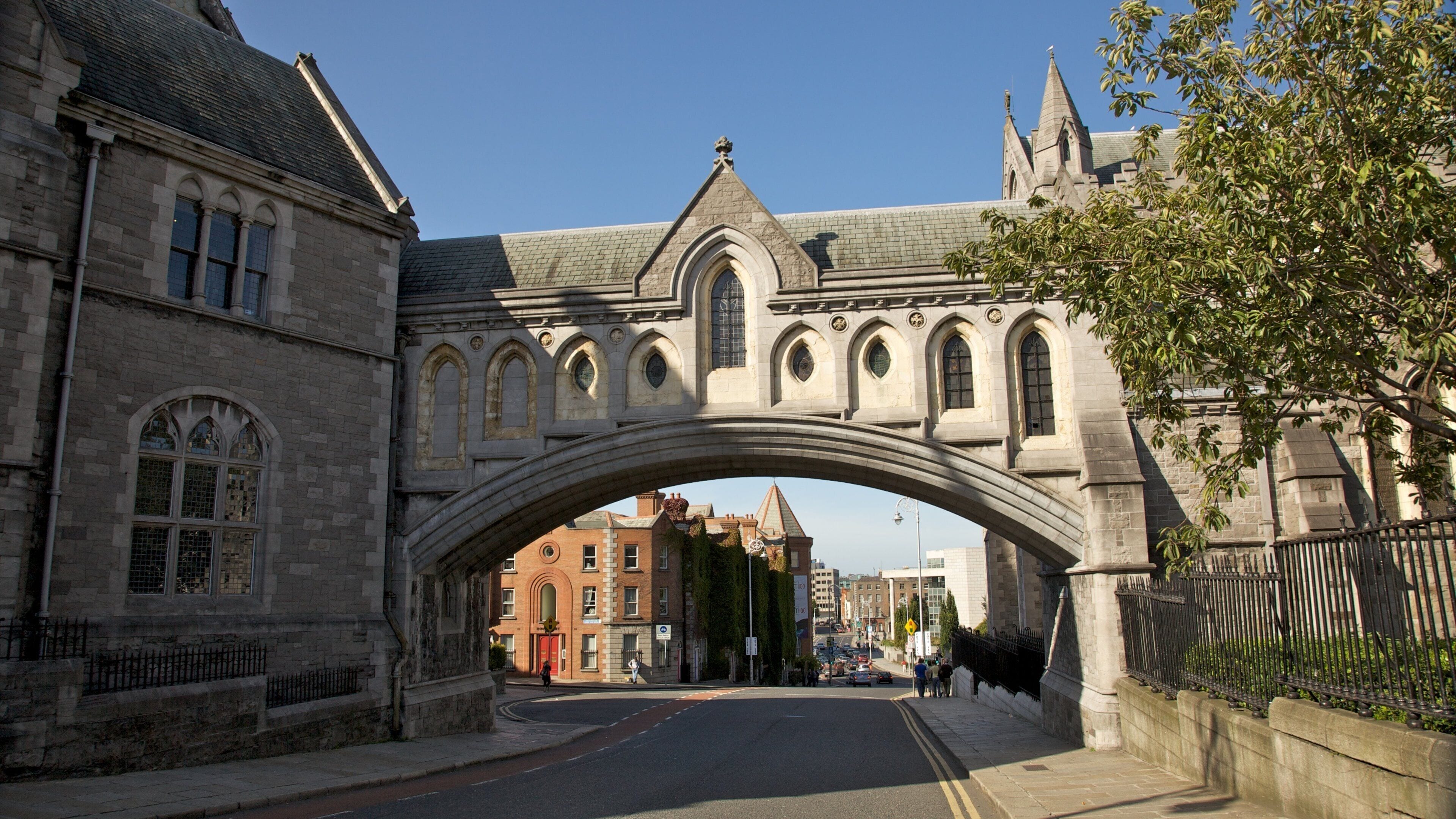 Christ Church Cathedral featuring religious aspects, a church or cathedral and a city