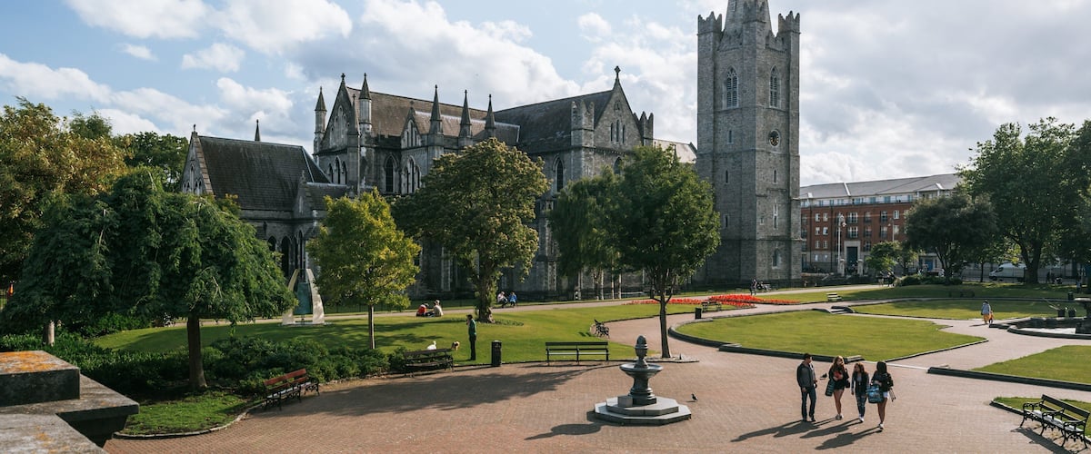 St. Patrick\'s Cathedral showing heritage architecture, a church or cathedral and a garden