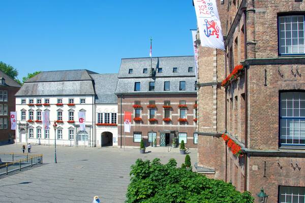 City Hall showing an administrative buidling, heritage architecture and a city