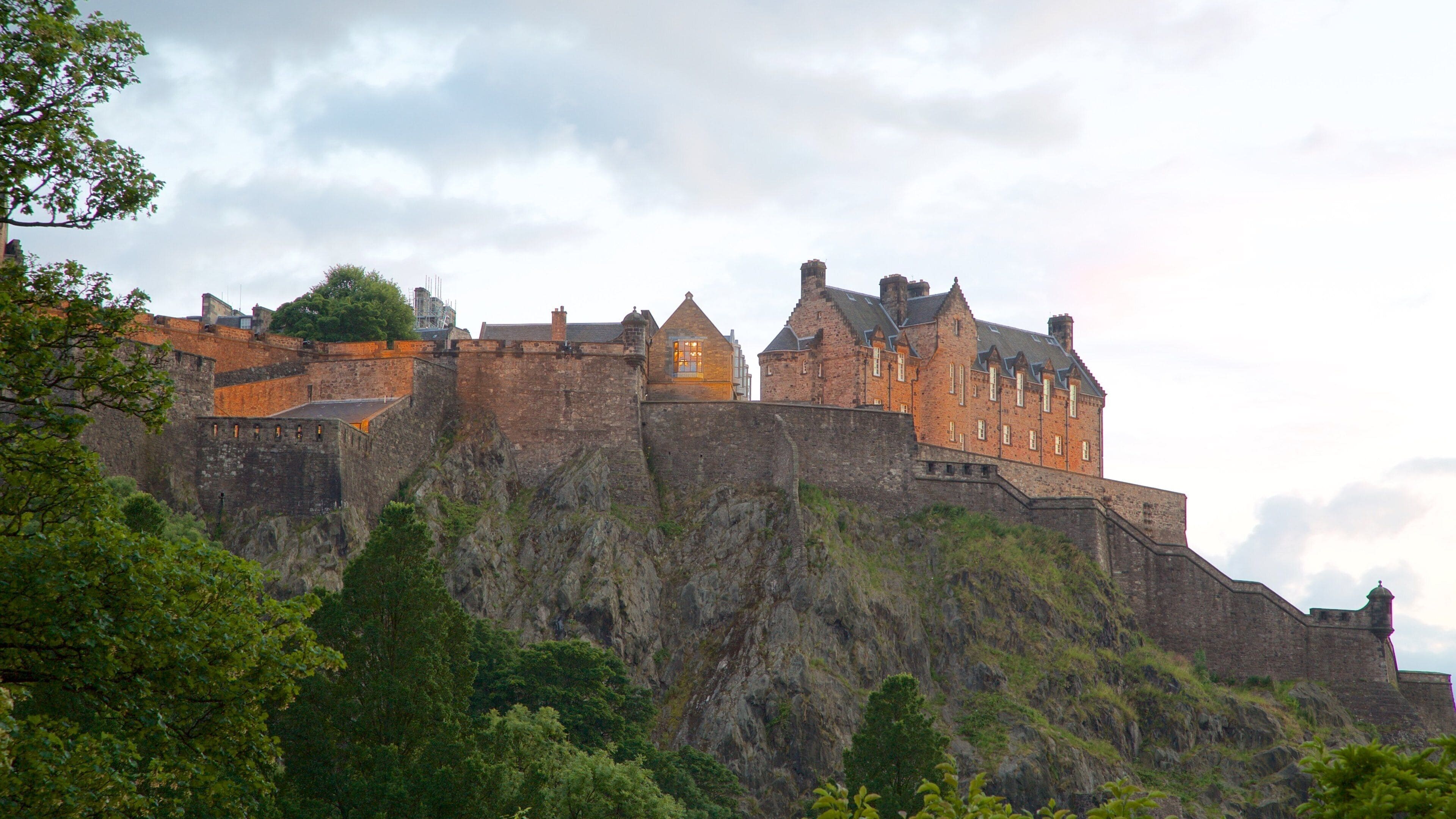 Edinburgh Castle Tours - Book Now | Expedia