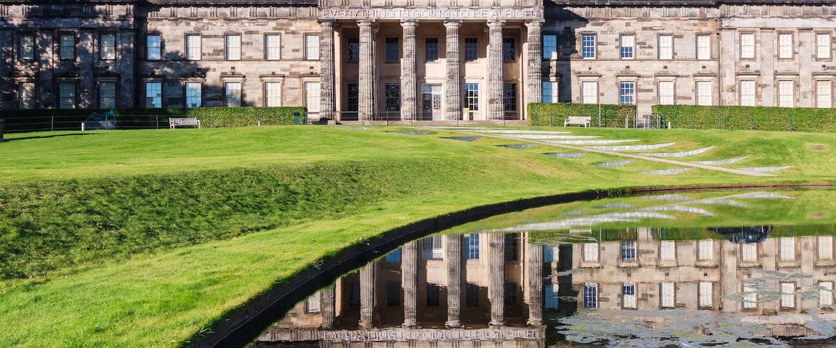 The front of the classical looking building of the Scottish National Gallery of Modern Art in Edinburgh, Scotland