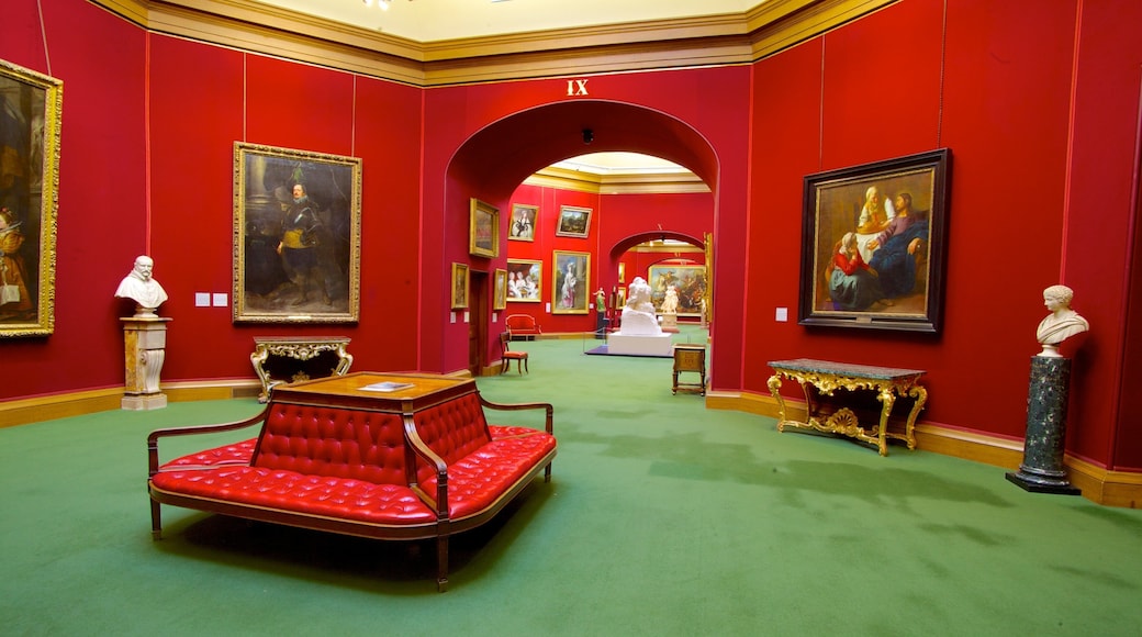 Galería Nacional de Escocia mostrando vistas interiores y arte