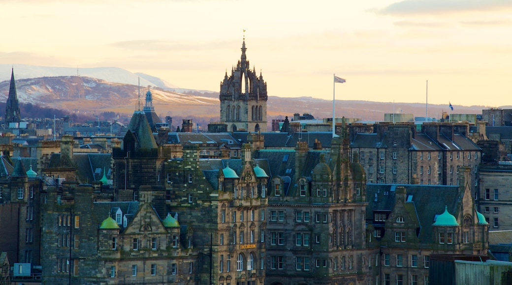 St. Giles\' Cathedral montrant patrimoine architectural, église ou cathédrale et ville