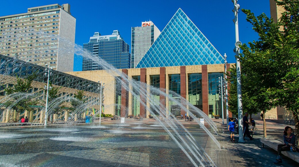 Edmonton City Hall showing a fountain and a city