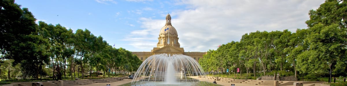 Alberta Legislature Building featuring heritage architecture, a square or plaza and a fountain